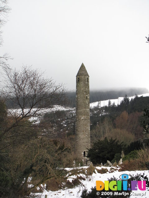 SX02588 Round Tower Glendalough in snow